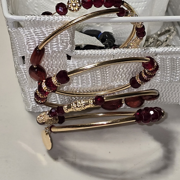 Vintage Red Faceted Beaded Gold Tone Coil Bracelet - Picture 4 of 5